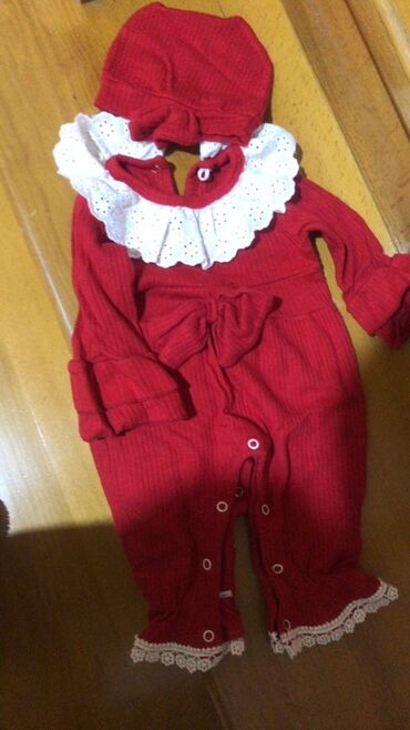 Dəstlər: Körpə geyim dəsti - 3 ədəd qalın, ayaqlı tulum: - Açıq mavi rəngdə — 16