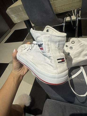 Krossovka və ketlər: Orginal Tommy Jeans 38razmer 1defe gey 20azn — 3