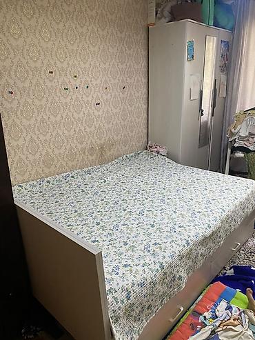 bunk bed: Срочно продается двуспальная кровать с высоким изголовьем и выкатными — 2