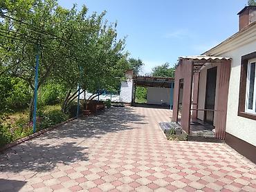Продажа коттеджей и домов: Продаётся частный дом с большим двориком и хозпостройками. Основные — 18