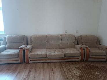 диван 7: Прямой диван, цвет - Бежевый, Б/у