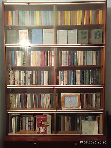 Шкафы: Домашняя библиотека: подборка книг в шкафах с застеклёнными полками - — 3