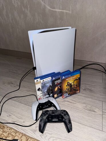 док станция бишкек: PlayStation 5pro с дисководом, в комплект идет 2 джойстика и 4 диска