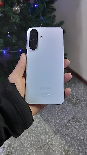 Samsung: Samsung Galaxy A56, Б/у, 128 ГБ, цвет - Белый, 1 SIM, 2 SIM, eSIM — 1
