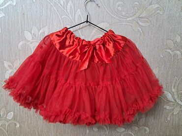 детские весенние спортивные костюмы: Продаю юбки на 3-4 годика