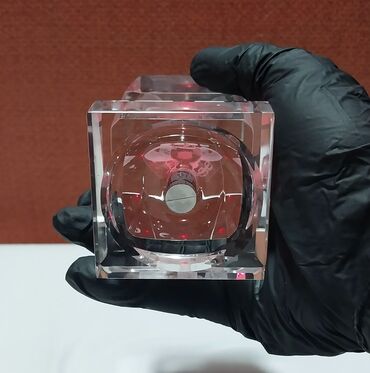 Hədiyyələr: Alov binaları olan suvenir satılır. Bərk şüşədən hazırlanıb, möhkəm — 12