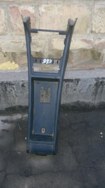 подлокотник на авто в Кыргызстан | Аксессуары для авто: Подлокотник на мерседес С-180 в нормальном состоянии. Цена просто