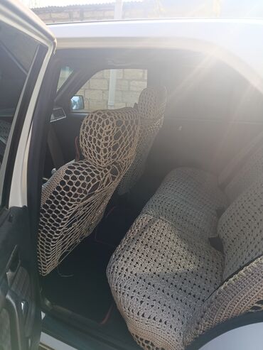 Mercedes-Benz: Mercedes-Benz 190 (W201): 2 l | 1992 il Sedan — 6