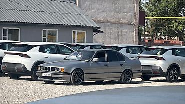 ауди а6 с4 2 6: BMW 5 series: 1989 г., 2.5 л, Кол менен иштөөчү, Бензин — 5