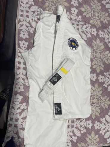 шапочку и очки для плавания: Форма на Таэквандо на рост 130 Отдам