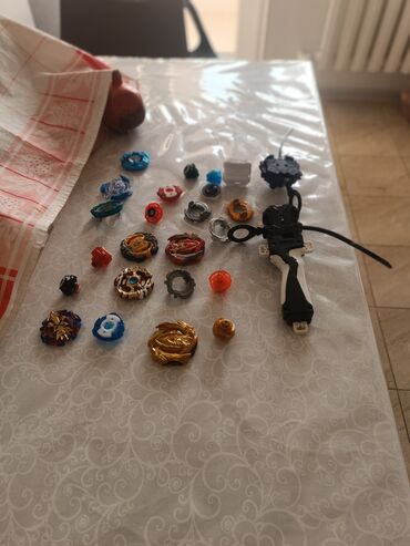 арена для бейблейдов: Набор для бейблейда (Beyblade): детали и пускатели В комплекте на