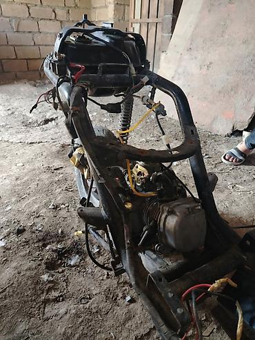 07 masin səkilləri: Xr 50 bkazer mopet satlr - Çərçivə: metal karkas, ön və arxa hissə — 9
