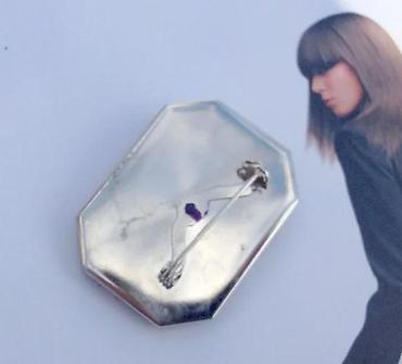 Broševi: Prelepi stari broševi 5 komada. Cena za komad Tri prelepa stara broša — 10