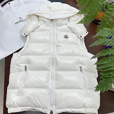 Пуховой жилет Moncler, белый - Классический стеганый крой с