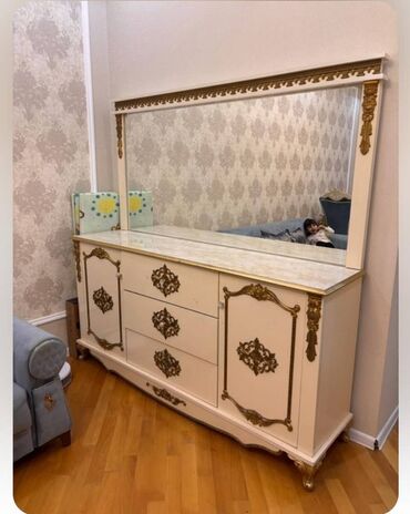 ayna qapi: С зеркалом