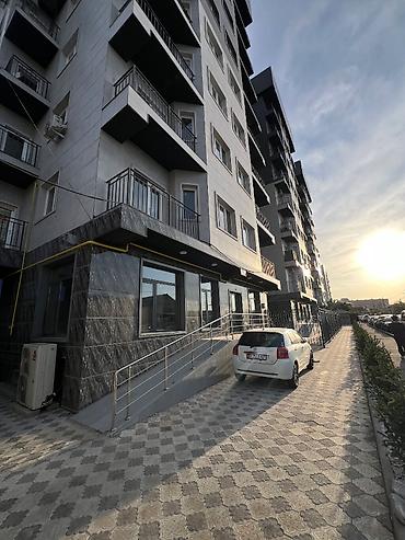 centra: Продажа магазинов В жилом доме, 130 м², ПСО (под самоотделку), Отдельный вход, 1 этаж — 1