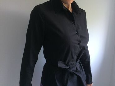 bluze i kosulje: Crna kosulja -NOVO Velicina l Blago strukirana ima i pojas koji moze