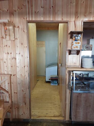 Restoran, kafelər: Xətai rayonu, Babək prospekti, əsas yoldan 50 metr içəridə, ümumi — 11