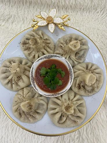 gürcü xəngəli: Ev şəraitində hazırlanmış xinkali və lavaş Məhsullar: - Xinkali – — 1
