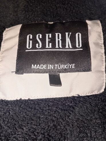 yaz pencekleri: GSERKO brendi – Türkiyədə istehsal. Etiketdə “MADE IN TÜRKİYE” qeyd