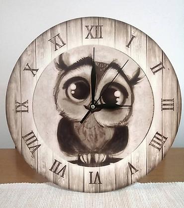 Satovi za kuću: Ima vise velicina. Okrugli 28,5 cm. precnik 2500 din. 27x35 cm.2400 — 23