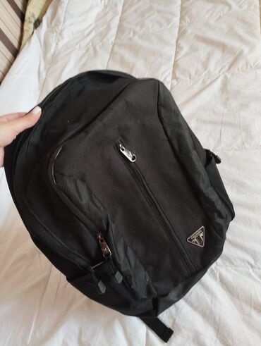рюкзак черный: Рюкзак школьный или на повседневную носку можно в горы ходить