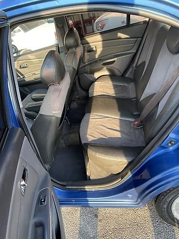 kia bongo: Kia Rio: 1.6 l | 2007 il Sedan — 8