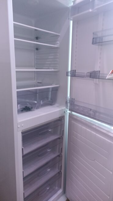 морозильный агрегат: Холодильник производство Россия Atlant, в отличном состоянии,почти