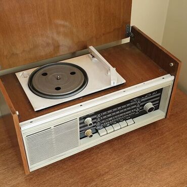 Qrammofon və patefonlar: Qrammofon iynəsi, patefeon iynəsi Qiyməti: 1 ədəd 10 manat 2 ədəd 18 — 6