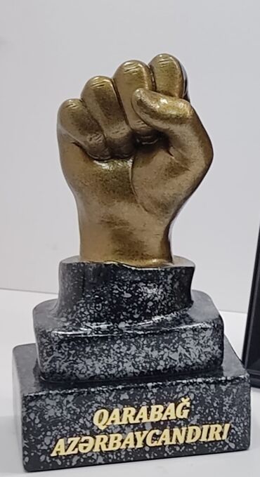 Şəkillər, tablolar: Şuşasız Qarabağ, Qarabağsız Azərbaycan yoxdur. Ölçüləri: 72 # 39 sm — 6