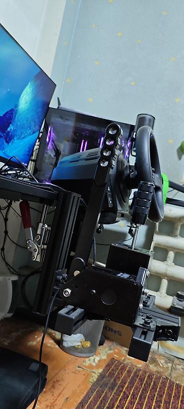Рули: Комплект для симрейсинга Thrustmaster + аксессуары Состав: - Руль — 4