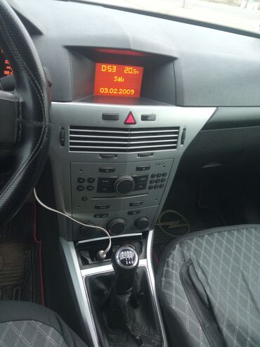 Opel: Opel Astra H – 5 qapılı hetçbek Xüsusiyyətlər: - Kuzov: tünd göy — 8