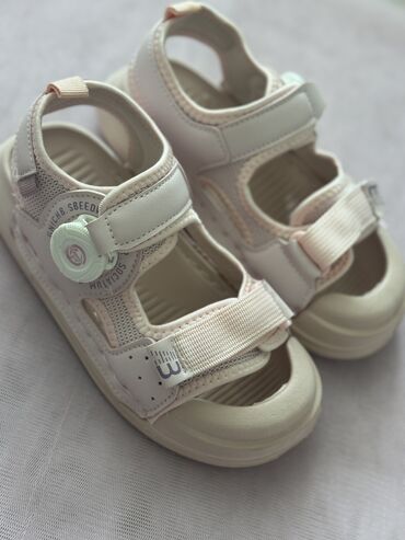 Детская обувь: Новые сандали на девочку. Размер 30. Возраст 6-7-8 лет. Цена 850
