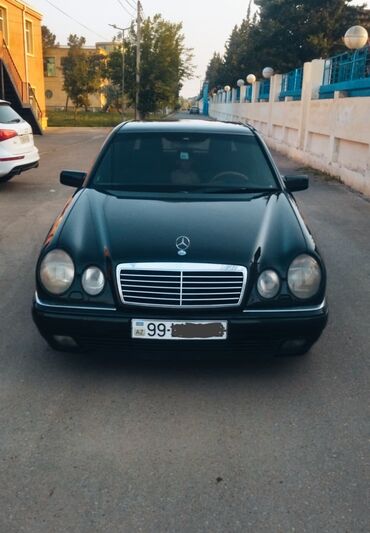Mercedes-Benz: Mercedes-Benz 230: 2.3 l | 1996 il Sedan