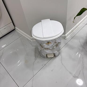 gozəllik salonu mebel: Gözəllik salonu üçün iş masası və aksesuar dəsti - Geniş iş masası — 3