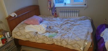 Спальные гарнитуры: Спальный гарнитур, Двуспальная кровать, Шкаф, Комод, цвет - Бежевый, Б/у