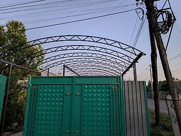 корки: Арочный навес из металлокаркаса с покрытием из сотового поликарбоната — 1