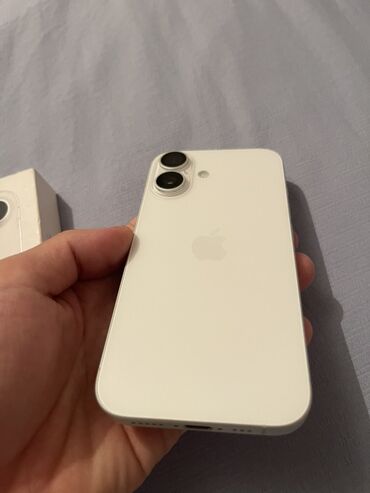 Apple iPhone: IPhone 16, Б/у, 256 ГБ, Белый, Защитное стекло, Чехол, Кабель, 91 % — 9