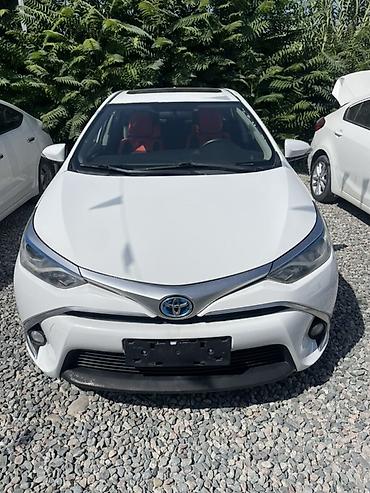 ру: Toyota Auris: 2019 г., 1.8 л, Хэтчбэк — 1