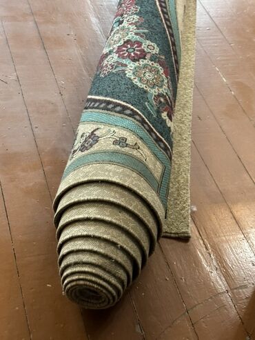 ковры для ванн: Энсиз узун килем Жут, Чыгыш