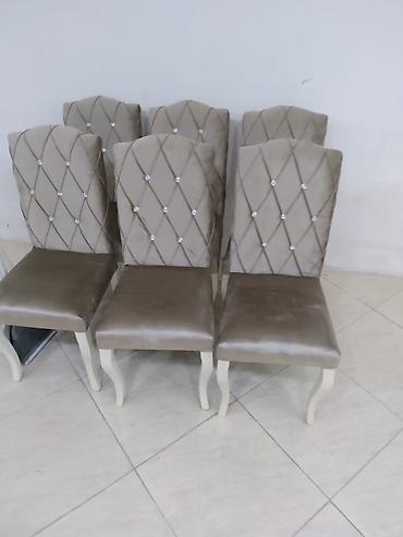 tek stolar: Yemək otağı üçün zərif dizaynlı yumşaq stullar - Material: məxmər — 2