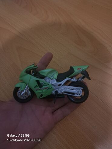 Oyuncaqlar: Ucu bir yerde 100 manat tek tek satilir — 10