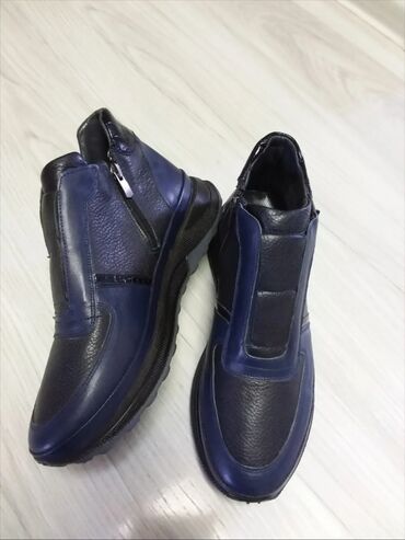 Ayaqqabılar: Məhsul: Kişi ayaqqabıları – 2 cüt, qəhvəyi rəng 1) Klassik slip-on — 11