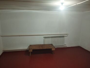 сдаю дом на длительный срок: Сдается квартира, 1 комната с прихожкой. Внутри имеется холодная вода