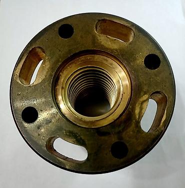форма орешки: Латунная ходовая гайка фланцевая. Резьба Tr40×6. - — 1
