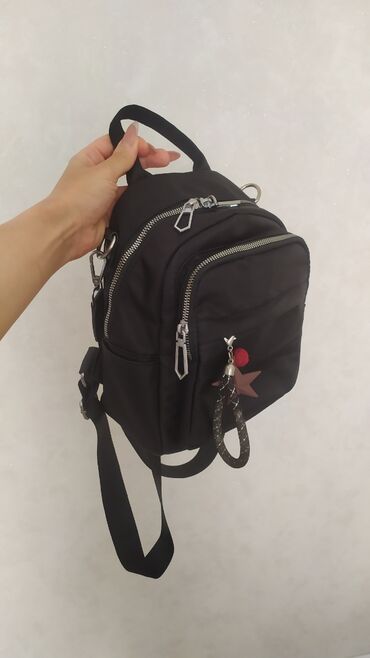 eleqant qadın çantaları: Qara backpack 🎒 Çanta. Kəyfiyyətli məhsuldur. 19 manat idi. 2 balaca