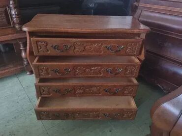 Stilske komode: Komoda u odlicnom stanju. Visina 65cm Sirina65cm Dubina 35cm na lalafo.rs — 8 Stilske komode: Komoda u odlicnom stanju. Visina 65cm Sirina65cm Dubina 35cm — 8