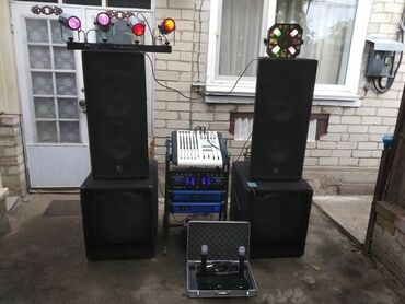 DJ-lər: Kalonka🔈, mikrofon🎤, DJ🕴🏼, fotoqraf📷, isiqlar🪩, tustu aparati