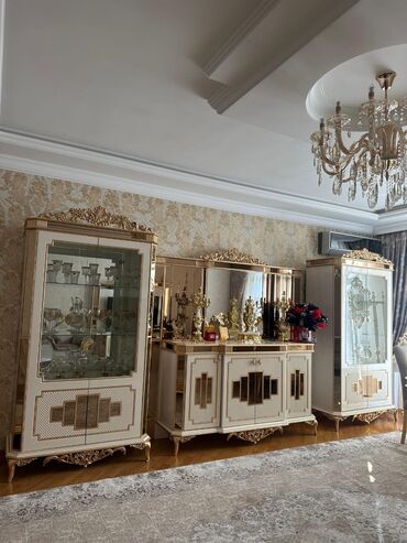 Sifarişlə divanlar: İşlənmiş, Komod, Servant