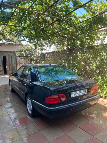 Mercedes-Benz: Mercedes-Benz E 280: 2.8 l | 1998 il Sedan